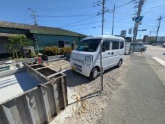 駐車スペースはゆとりある3台分を確保。マイカー用に、お客さま用に、余裕を持ってご利用いただけます。