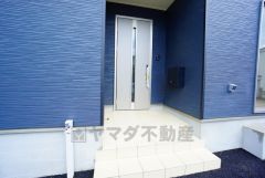 タッチキー採用の玄関。お買い物帰りで、両手がふさがってきても簡単に中に入れます＾＾