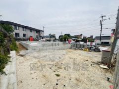 カースペース3台分。ご夫婦で1台ずつと友人や急な来客があっても安心です＾＾穂波東IC入口（八木山バイパス）まで車で約9分。遠出のお出かけに便利＾＾