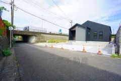 前面道路は約6ｍと、駐車がスムーズにできます＾＾