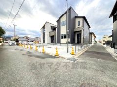 前面道路は交通量が少なく小さなお子様のいるご家庭も安心です＾＾