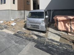 駐車スペースはゆとりある2台分を確保。マイカー用に、お客さま用に、余裕を持ってご利用いただけます。