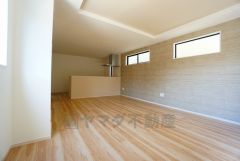 家族が集まる開放的なリビング。約18.1帖の大空間で毎日のお食事が楽しみです＾＾思い思いの時間を過ごしたり、家族みんなで食事をしたり、素敵な団らんの場になりますね。