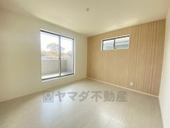 2面採光を確保した明るい室内は、風通しも良く、大変居心地の良い空間となっております。爽やかな風を感じて起きる朝は、快適生活の始まりに。