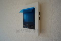 防犯性、セキュリティ対策に安心できるテレビモニター付きインターフォンです。セールスマン対策にもなり安心できます。