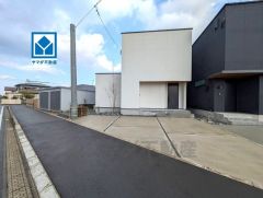 スーパー・コンビニ徒歩7分圏内イオン二日市店車で約6分（1.9ｋｍ）。