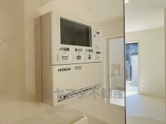 キッチン横からお湯張り、追い炊き、足し湯がボタン一つで楽々操作できる給湯機リモコンです＾＾忙しい夕飯の準備の時間帯に重宝しますね。