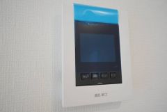 防犯性、セキュリティ対策に安心できるテレビモニター付きインターフォンです。セールスマン対策にもなり安心できます。