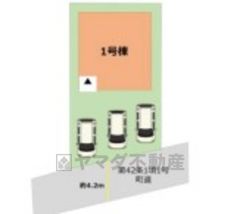 前面道路は約4.2ｍ。 カースペース3台分確保＾＾ 交通量も少なく並列駐車のため車をスムーズに停めることが出来ます＾＾