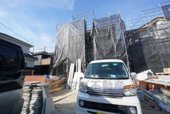 西鉄バス「片峰」停まで徒歩4分。