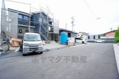 前面道路は6ｍ以上と駐車がスムーズにできます＾＾