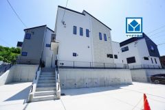 福岡空港まで徒歩5分バス金隈停から乗車13分＾＾コンビニ徒歩10分。
