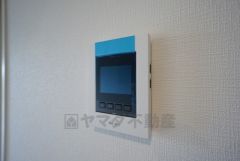 防犯性もばっちり、TVモニター付きインターフォン完備。大きなモニターで玄関先を確認できます。録画機能が付いているので不在時の訪問者も確認できて安心です^^