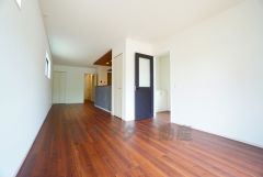 対面式キッチンを中心としたリビングダイニングで家族の会話が弾みそうです。