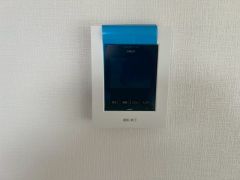 防犯性、セキュリティ対策に安心できるテレビモニター付きインターフォンです。セールスマン対策にもなり安心できます。