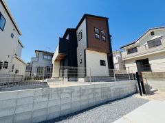 オール電化住宅・太陽光発電・並列駐車2台＾＾コンビニまで徒歩5分。西鉄バス脇田停まで徒歩7分。