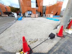 イオン穂波ショッピングセンターまで車で約4分（1.2ｋｍ）ゆめタウン飯塚まで車で約6分（1.9ｋｍ）お買い物に便利です＾＾