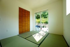 同仕様写真。ＬＤＫに隣接する和室です。様々な使用用途で活躍しそうです。