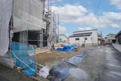 前面道路は西側約7.53ｍ、南側約2.37ｍ。 西側は幅広いため、車の離合や、駐車もスムーズです＾＾