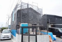 須恵スマートＩＣ入口まで車で約7分（2km）