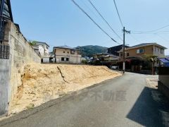 コンビニ徒歩3分＾＾前面道路は南側約4ｍ、西側約3.7ｍ。交通量が少ないため安心です。