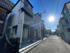 前面道路は南西側約4ｍ。交通量が少ないため小さなお子様がいるご家庭でも安心です＾＾