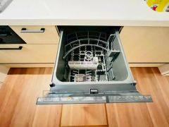 家事の時間が短縮できる食器洗浄乾燥機付。後片付けもラクラクです。 食器を洗う手間が減るので家族とのコミュニケーションの時間や自分の時間が増えますね。