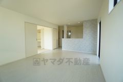 家族が集まる開放的なリビング。約16.5帖の大空間で毎日のお食事が楽しみです＾＾思い思いの時間を過ごしたり、家族みんなで食事をしたり、素敵な団らんの場になりますね。