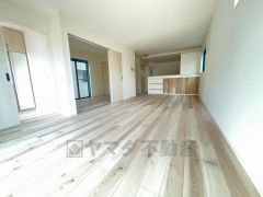 家族が集まる開放的なリビング。約20帖の大空間で毎日のお食事が楽しみです＾＾思い思いの時間を過ごしたり、家族みんなで食事をしたり、素敵な団らんの場になりますね。