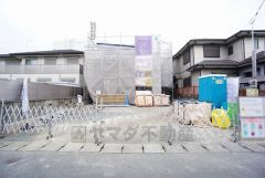 駐車スペースはゆとりある2台分を確保。マイカー用に、お客さま用に、余裕を持ってご利用いただけます。