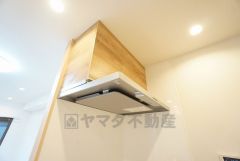 調理により発生する油煙や臭いを吸い込み、屋外へ排気してくれます。