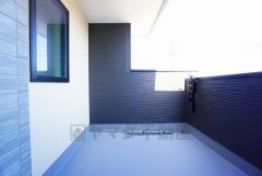 お洗濯物を干すスペースとしても十分な広さがあります。  お天気の良い日はお洗濯物がよく乾きそうな日当たり良好のバルコニーです＾＾