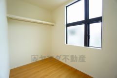 洋服などを家族分まとめて収納ができることで動線がコンパクトになります＾＾