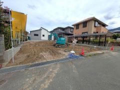 駐車スペースはゆとりある3台分を確保。マイカー用に、お客さま用に、余裕を持ってご利用いただけます^^