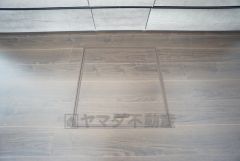 キッチンにある床下収納は、居住スペースを減らさずに買い置きの調味料や非常食などを保管することができます。