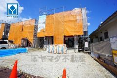 新飯塚駅まで徒歩10分の西鉄バス麻生塾停から乗車5分。コンビニまで徒歩3分。