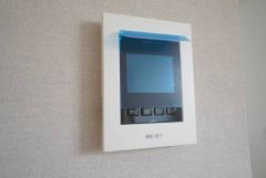 防犯性、セキュリティ対策に安心できるテレビモニター付きインターフォンです。セールスマン対策にもなり安心できます。