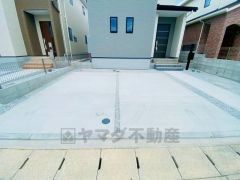 駐車スペースはゆとりある並列3台分を確保。