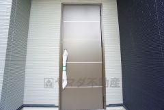 タッチキー採用の玄関。お買い物帰りで、両手がふさがってきても簡単に中に入れます＾＾