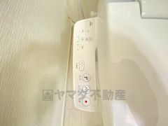 いつも綺麗に清潔に^^ウォッシュレット付きトイレです。