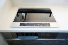 同仕様写真。お手入れのしやすいIHクッキングヒーターです。