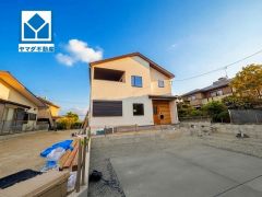 イオンモール福岡車で約11分（3.5ｋｍ）。西鉄バス「城山団地」停徒歩2分＾＾ＪＲ香椎線「須恵」駅自転車で約8分（1.4ｋｍ）