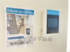 防犯性、セキュリティ対策に安心できるテレビモニター付きインターフォンです。セールスマン対策にもなり安心できます。