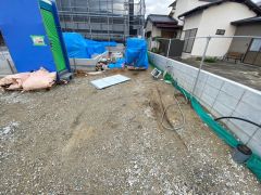 駐車スペースはゆとりある2台分を確保。マイカー用に、お客さま用に、余裕を持ってご利用いただけます^^