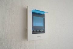 防犯性、セキュリティ対策に安心できるテレビモニター付きインターフォンです。セールスマン対策にもなり安心できます。