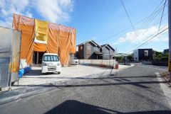 前面道路は交通量が少なく小さなお子様がいても安心です＾＾