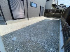 お庭には水道も完備してあるので、小さなお子様用のプールなど、大活躍すること間違いなし。ペットを飼われているご家族様にもオススメです＾＾