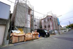 駐車スペースはゆとりある2台分を確保。マイカー用に、お客さま用に、余裕を持ってご利用いただけます。