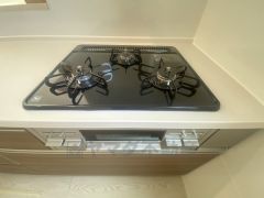 3口コンロなので、効率よく調理ができます。毎日のお料理が楽しくなりますね。