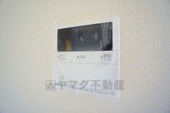 キッチン横からお湯張り、追い炊き、足し湯がボタン一つで楽々操作できる給湯機リモコンです＾＾忙しい夕飯の準備の時間帯に重宝しますね。